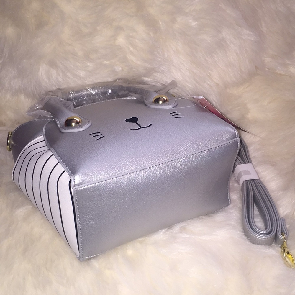 ๐SALEโฌ๏ธBetsey Johnson Cat face satchel๐๐ - Picture 4 of 8
